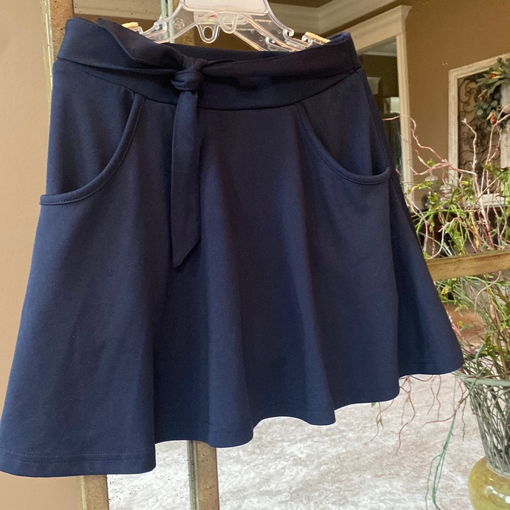 Girls size 7 Chaps uniform skirt.